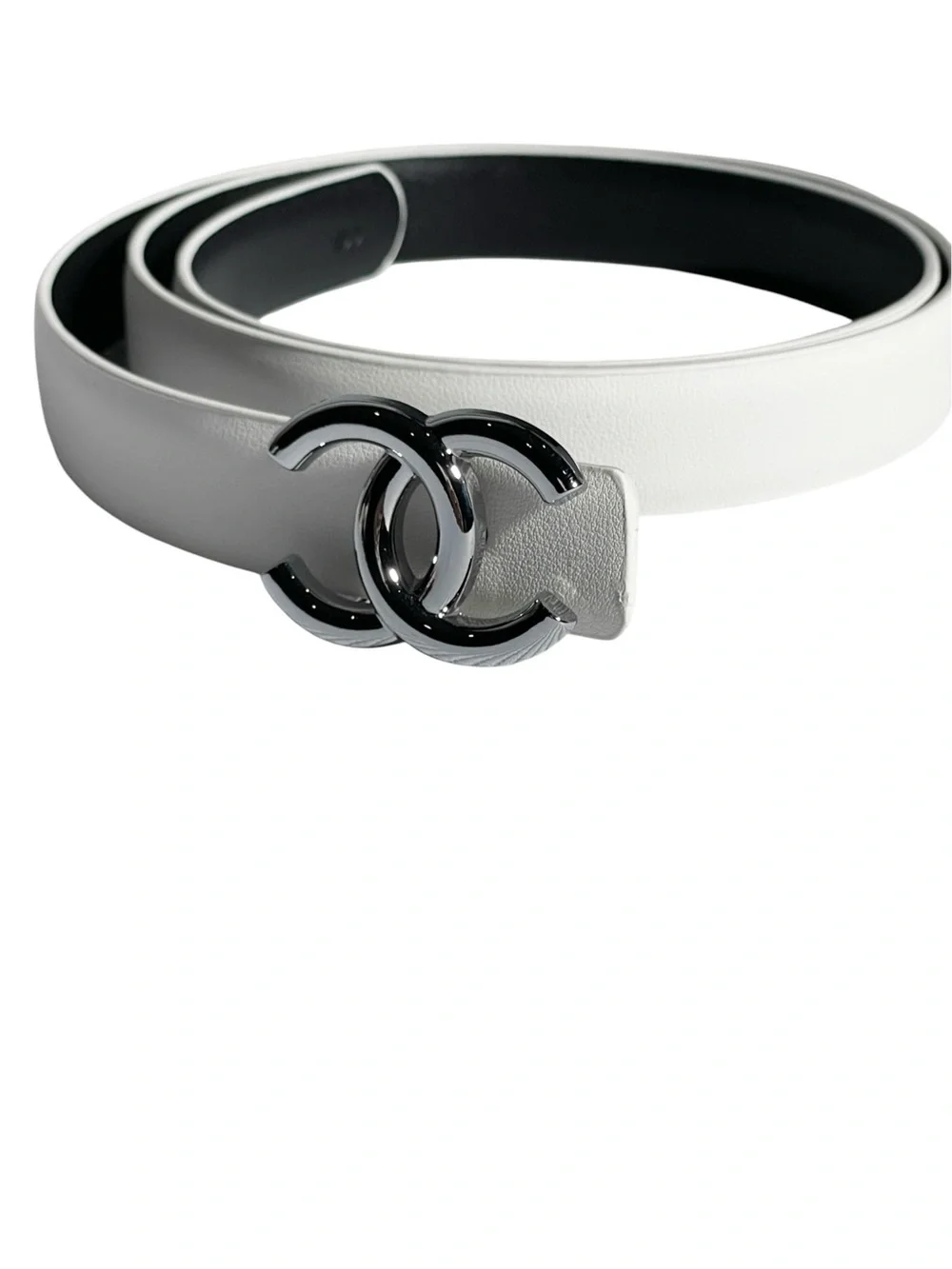 🤍 Women’s Elegant White leather Belt with Black & Silver-Tone Buckle 🤍